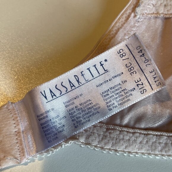 Vtg Vassarette Liquid Second Skin Bra Size 38C Pale Pink Stretch Satin Wire Free - Picture 7 of 9